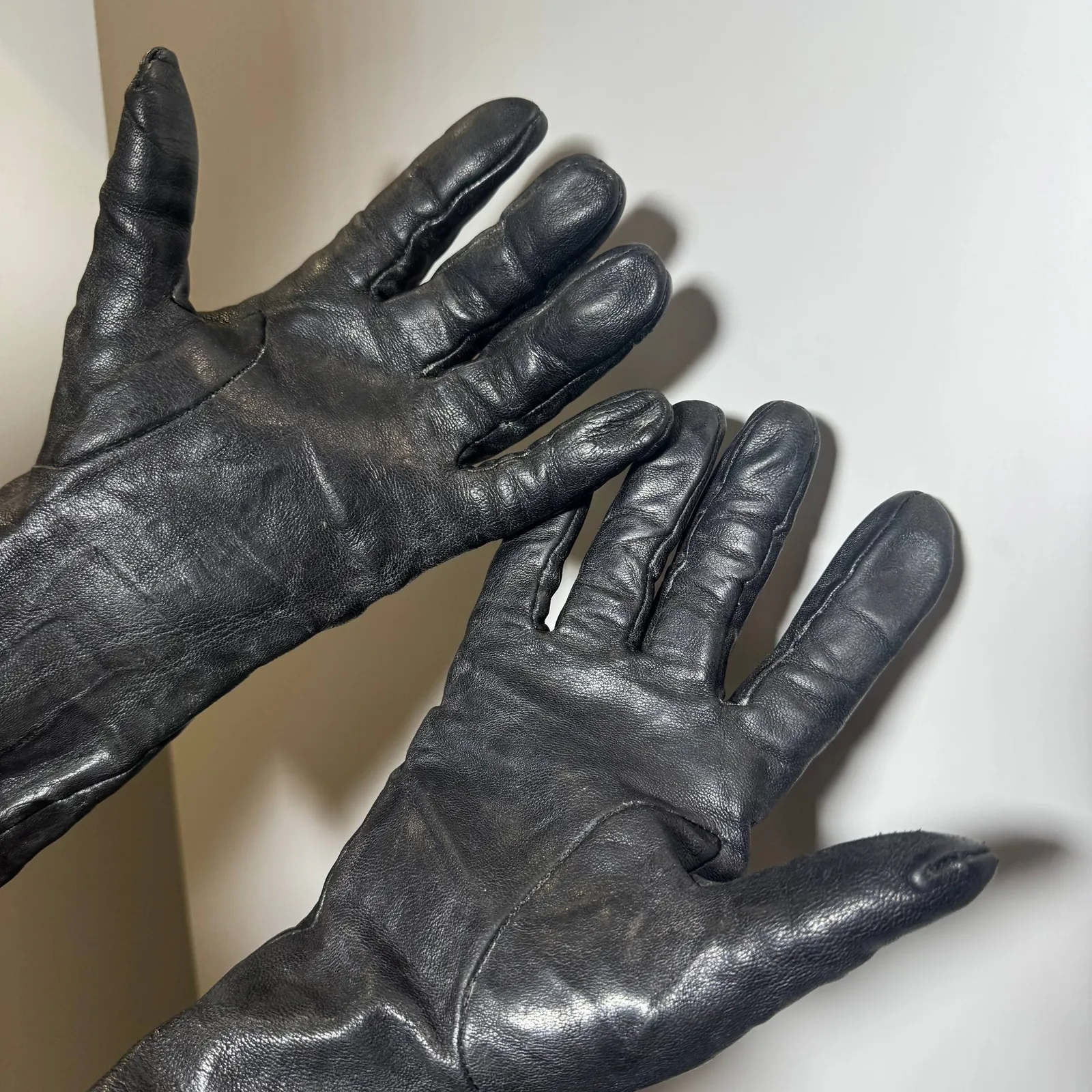 Isaac Sellam Gloves