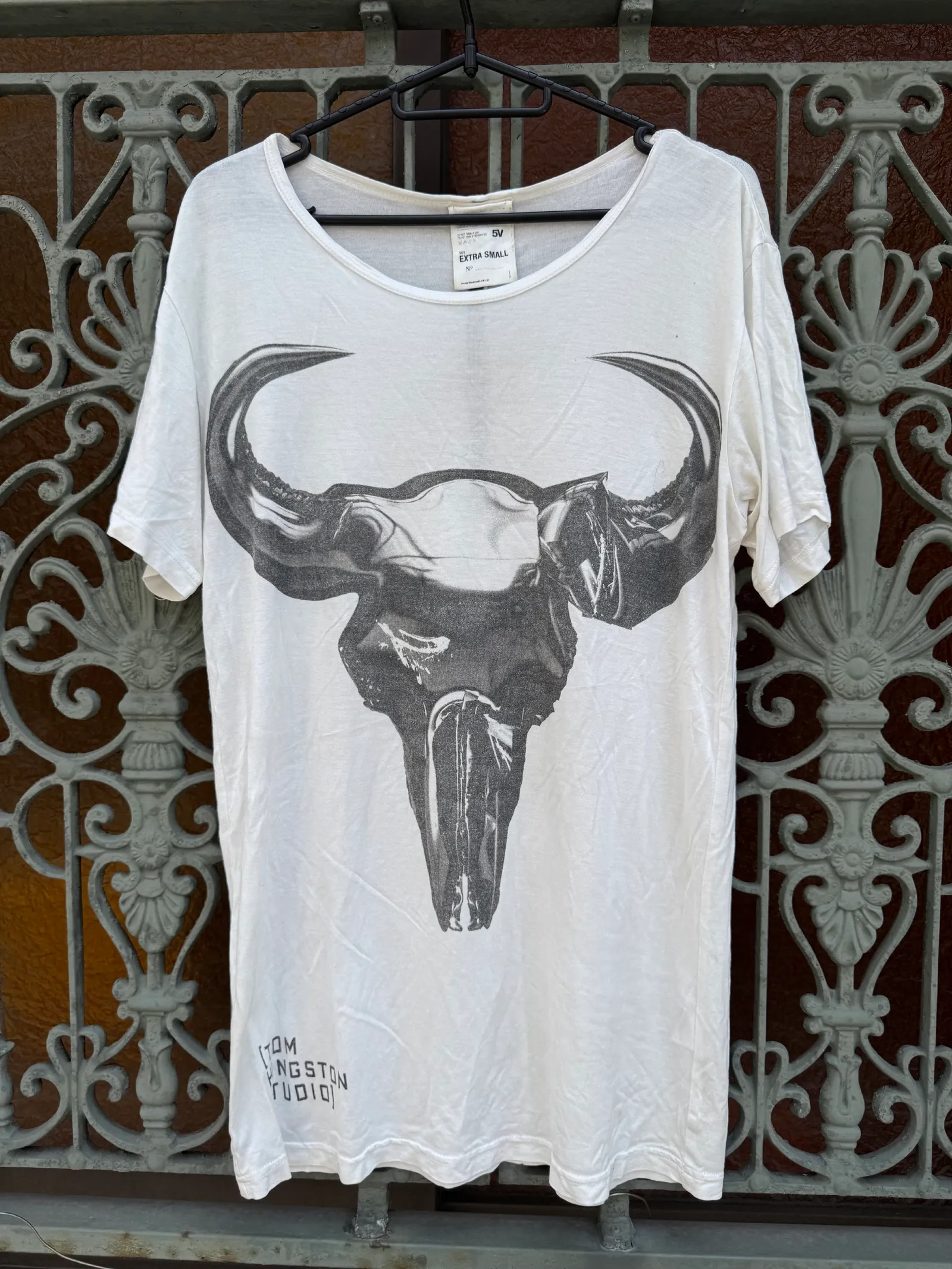 ATTACHMENT × Tom Hingston Studio (5V) Bull Skull T-Shirt
