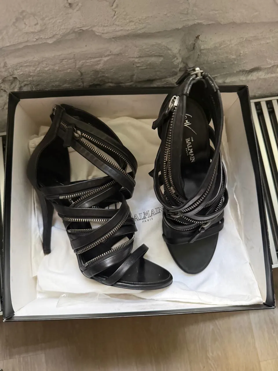 Giuseppe Zanotti pour Balmain Leather Zipper Strappy Sandals