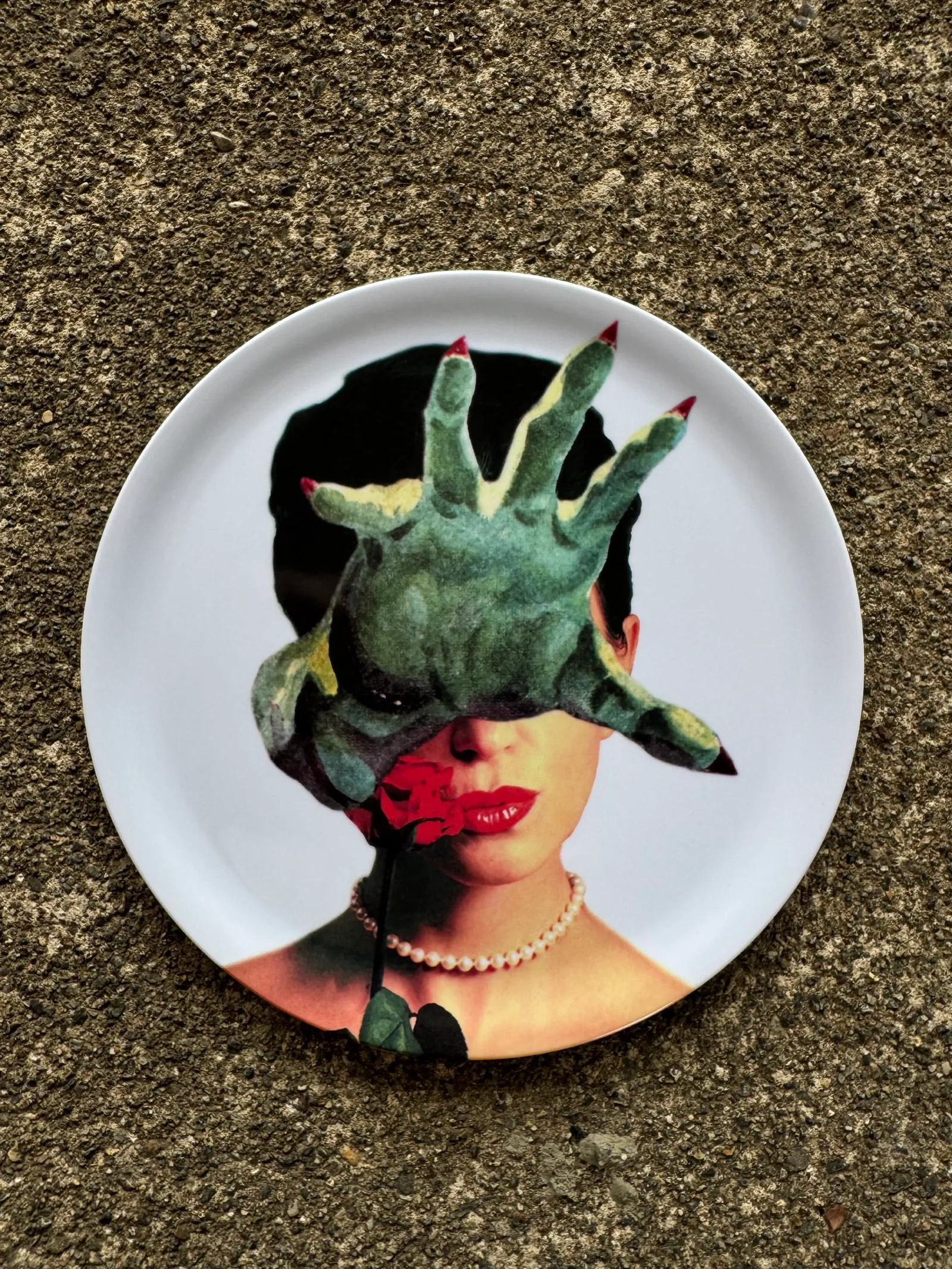 UNDERCOVER Jun Takahashi "Green Hand / Rose" Ceramic Plate
