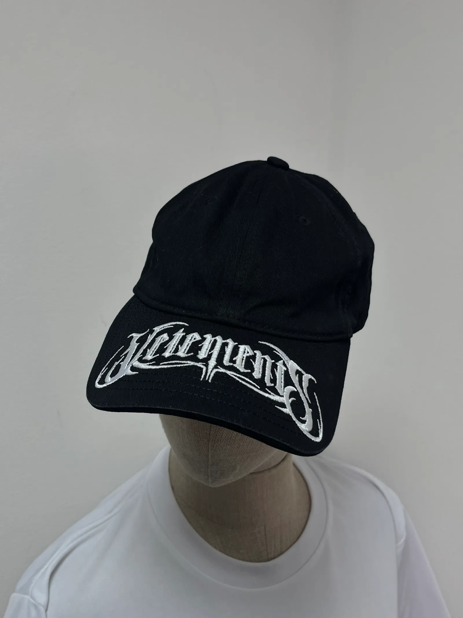 Vetements Embroided Gothic Logo Cap