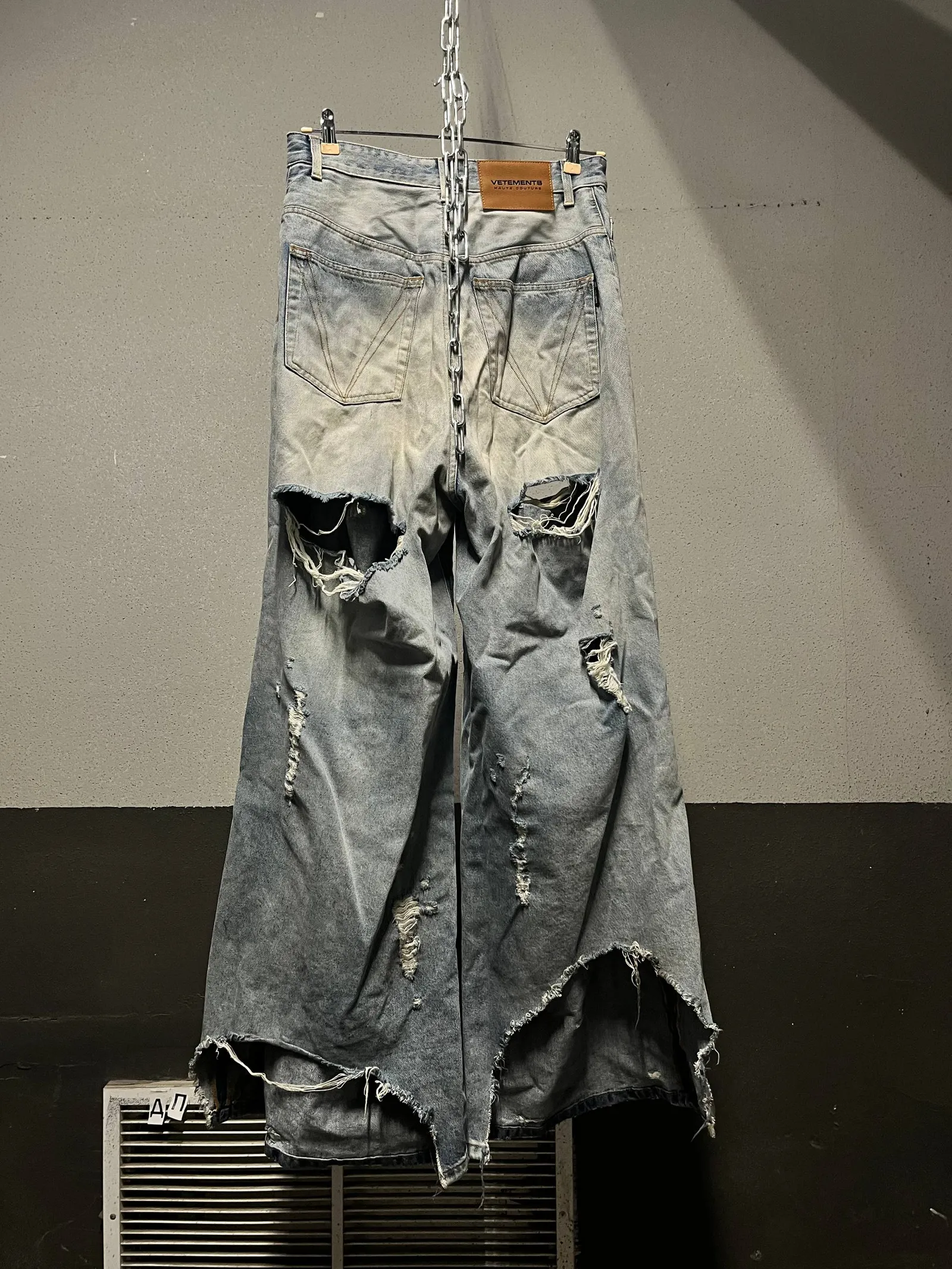 Vetements Distressed Jeans