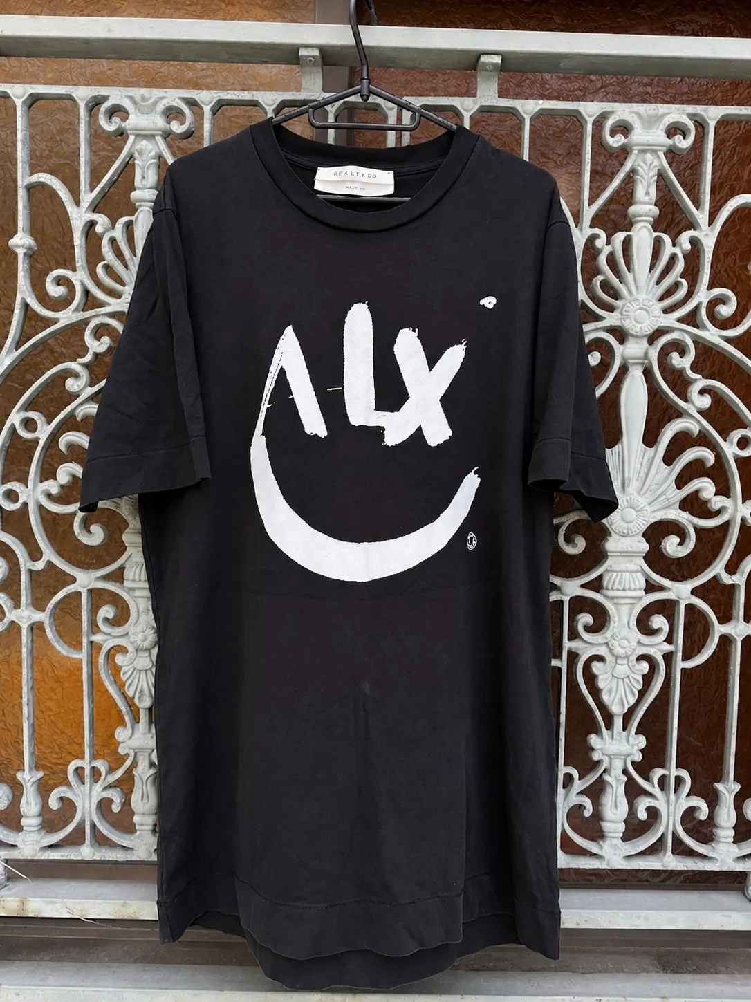 1017 ALYX 9SM Smiley Face Logo T-Shirt