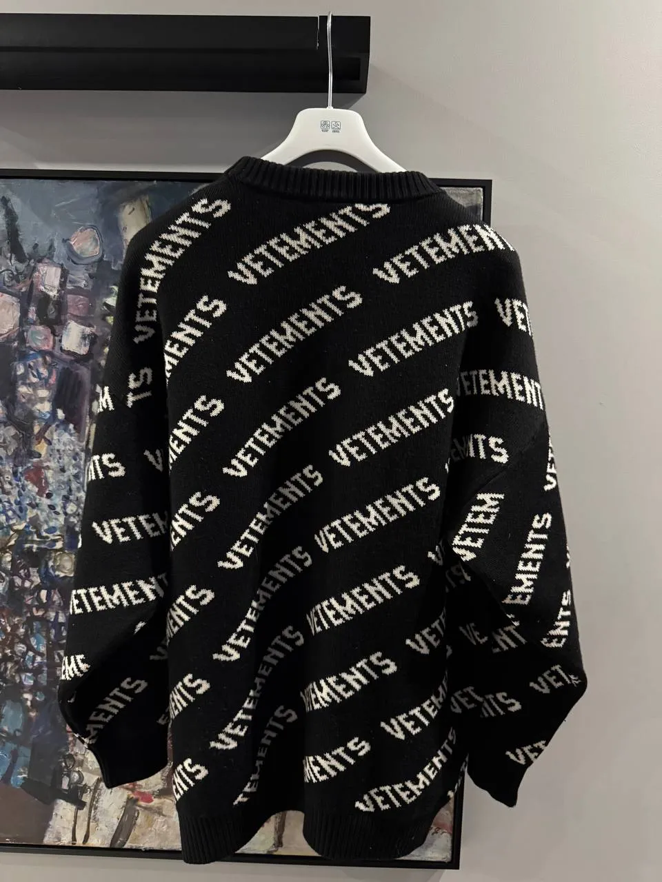 Vetements logo sweater