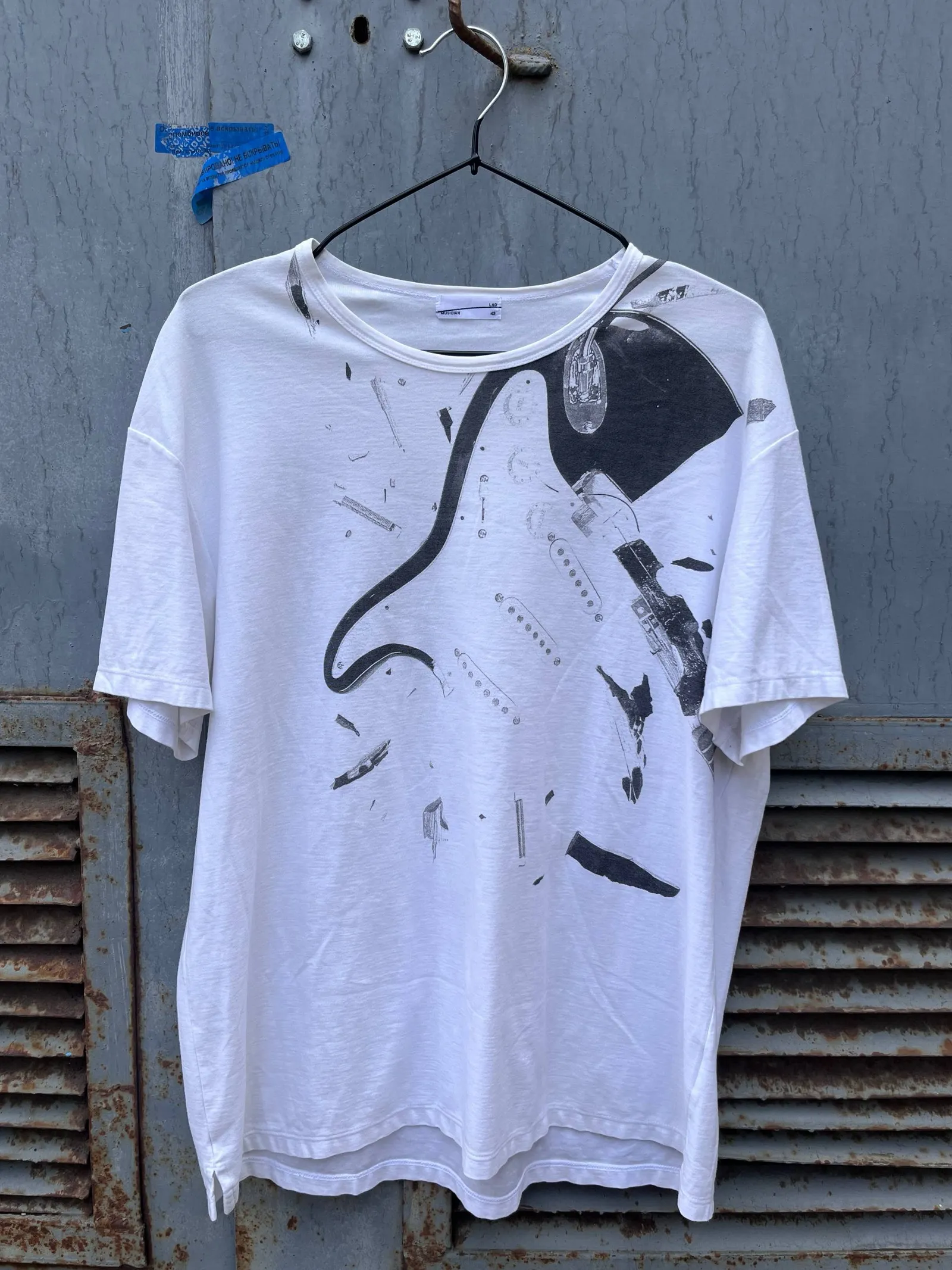 LAD MUSICIAN Broken Guitar Graphic Tee