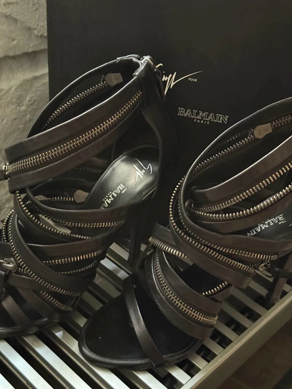 Giuseppe Zanotti pour Balmain Leather Zipper Strappy Sandals