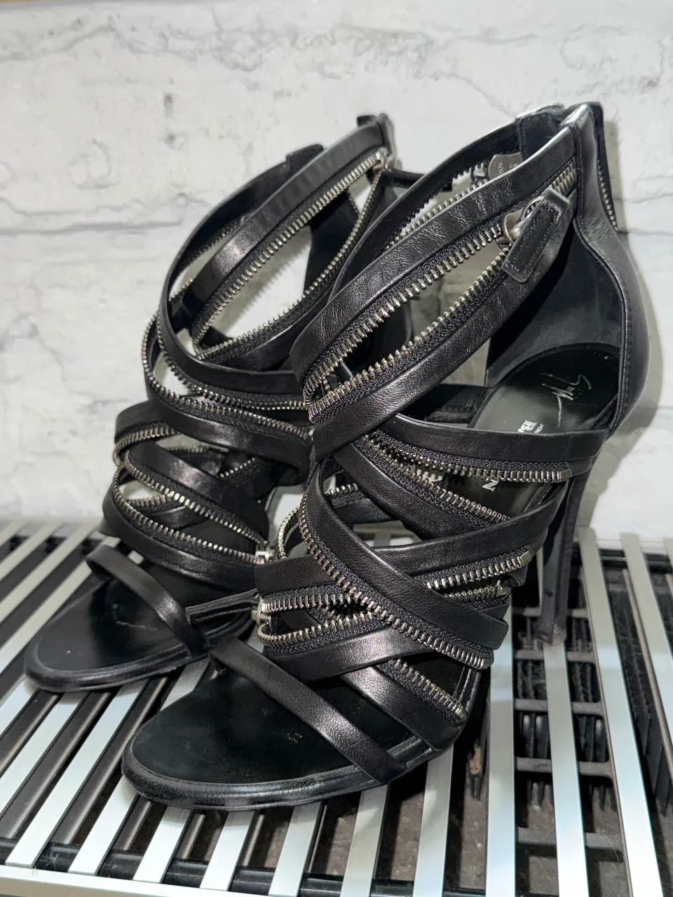 Giuseppe Zanotti pour Balmain Leather Zipper Strappy Sandals